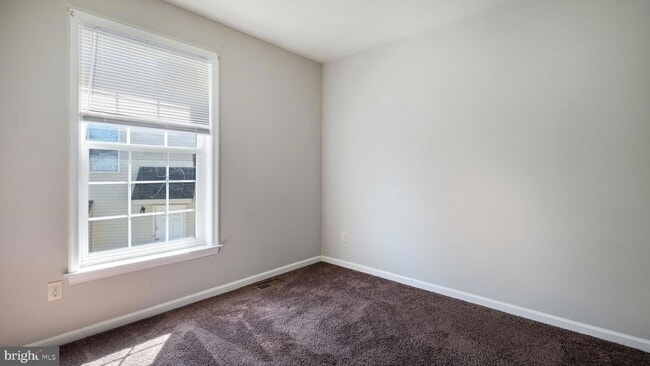 Building Photo - 24 Duttonview Dr