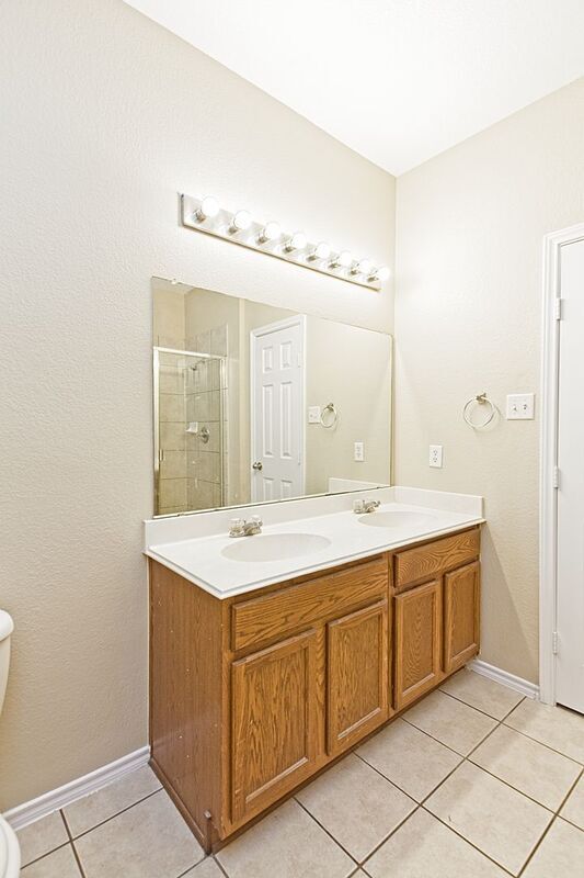 Building Photo - 4009 Hidden Meadow Ct