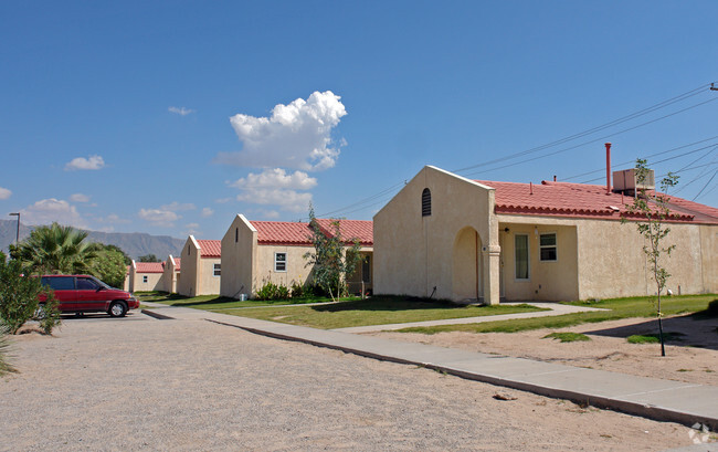 Building Photo - Villa Del Rio