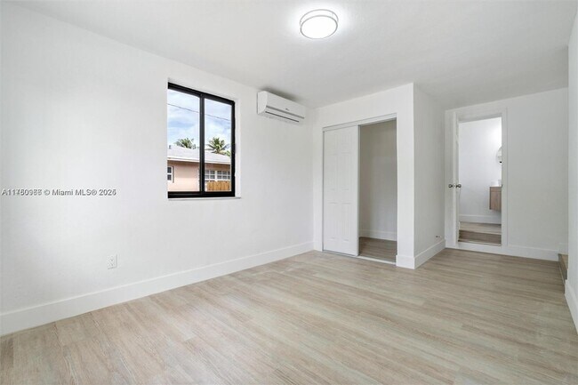 Building Photo - 10845 Peachtree Dr