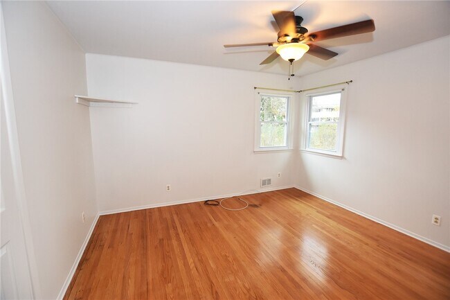 Building Photo - 300 Howland Ave