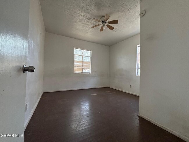 Building Photo - 212 Red Robin Dr