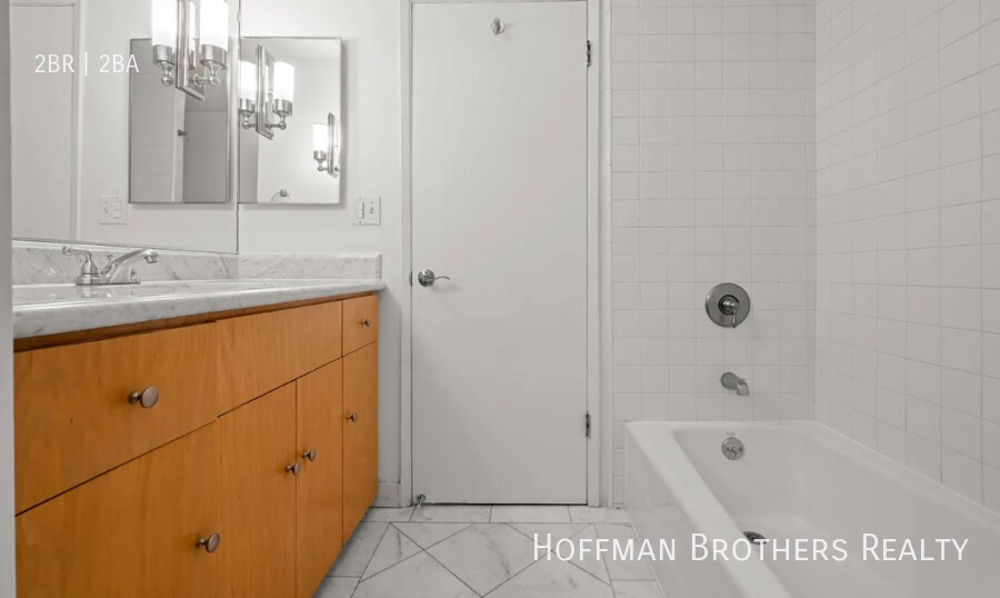 Building Photo - 1033 3rd St