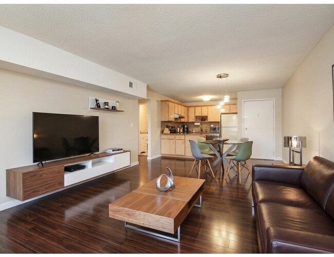Building Photo - 2320 Harbor View Dr