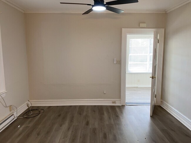 Building Photo - 1409 S Westmoreland Dr