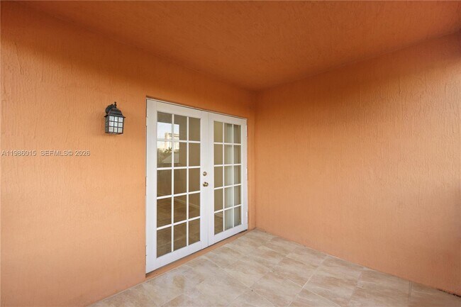 Building Photo - 819 SW 7th Ave