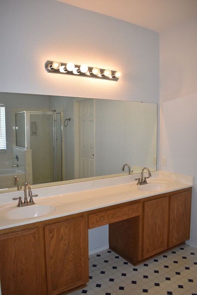 Building Photo - TWO LIVING ROOMS AND TWO DINING ROOMS! Sol...