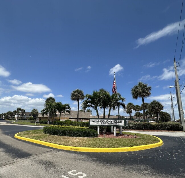 Building Photo - 2 bedroom, 2 bathroom condo across from th...