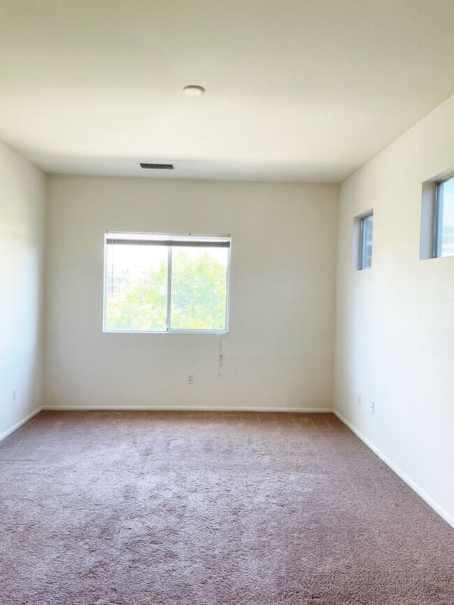 Building Photo - Cute 2 story home in Natomas, 2 master bed...