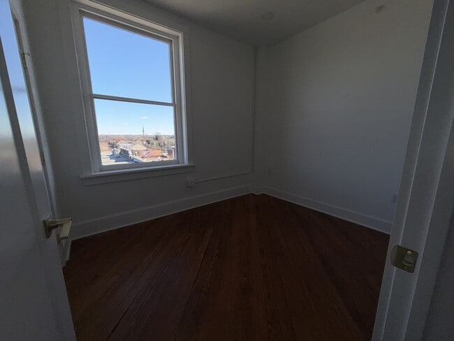 Building Photo - 901 Fifth Street - 301