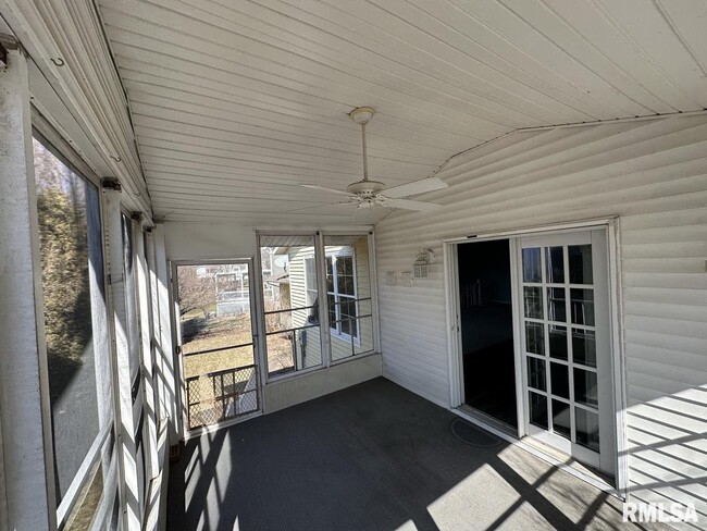 Building Photo - 3840 Wakonda Dr