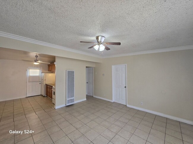 Building Photo - Ocotillo Ave Apt 5826-5828