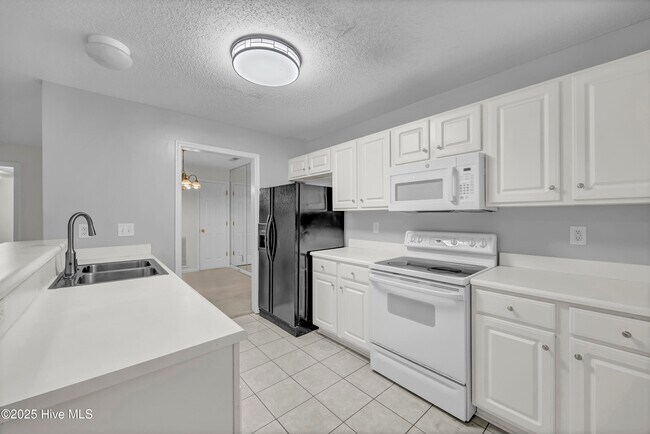 Building Photo - 5012 Hunters Trail