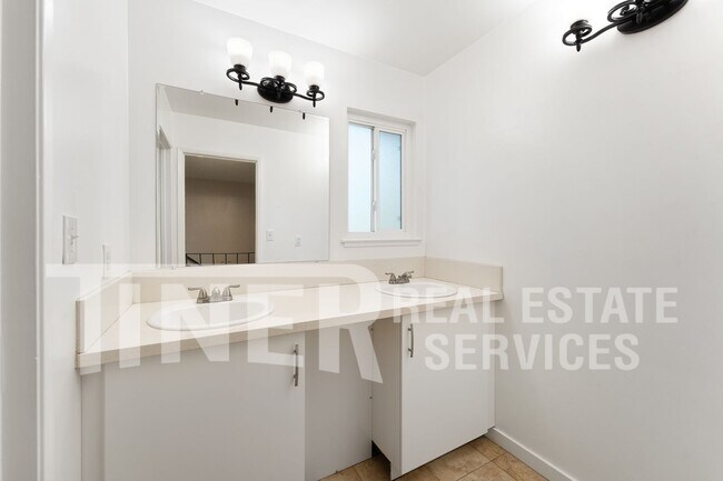 Building Photo - 6167 Oakgreen Cir