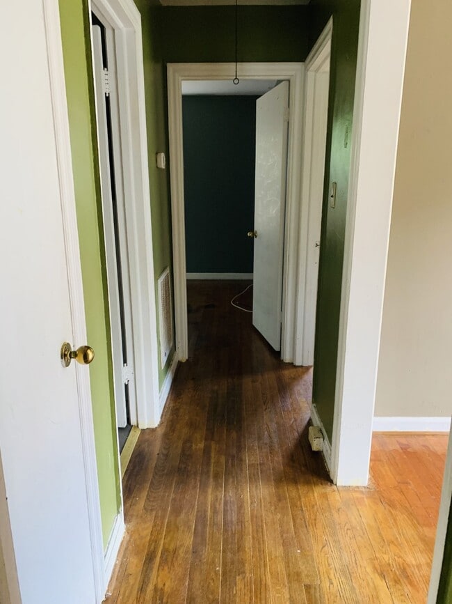 Building Photo - 1236 Sunrise Dr