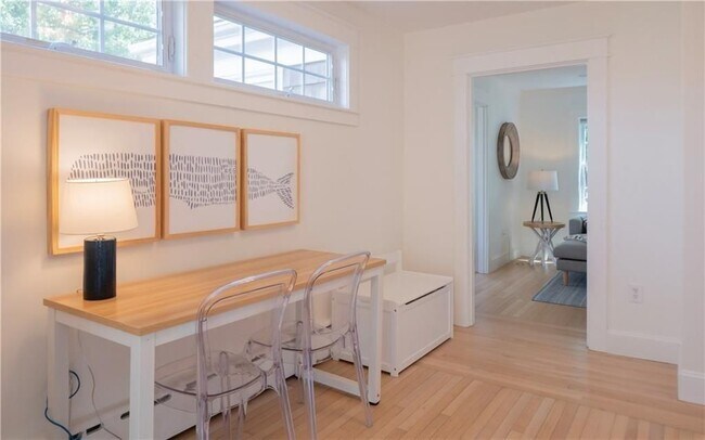 Building Photo - 122 Ruggles Ave