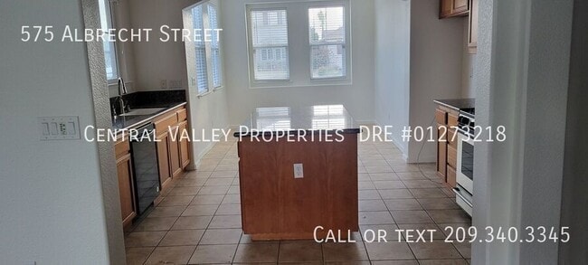Building Photo - 575 Albrecht St