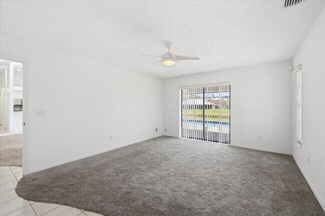 Building Photo - 1902 SE Gaskins Cir