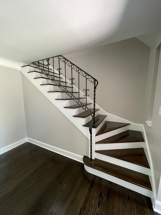 Building Photo - 325 Columbia Ave