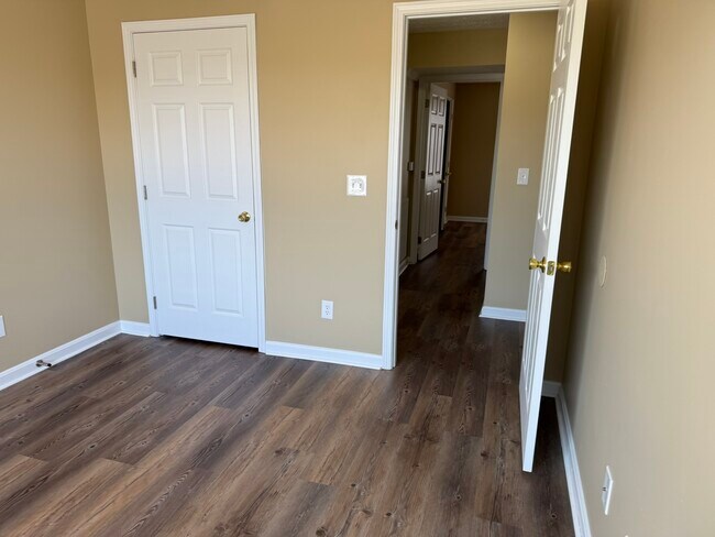 Building Photo - 106 Aiden Ct