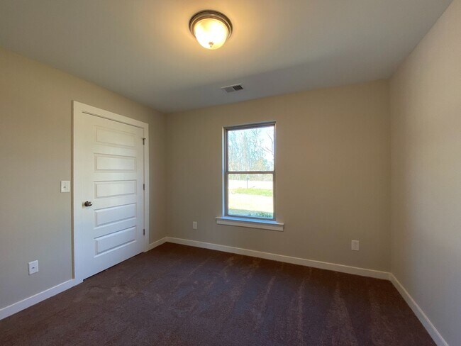 Building Photo - Beautiful home for Rent in Talladega, AL!!...