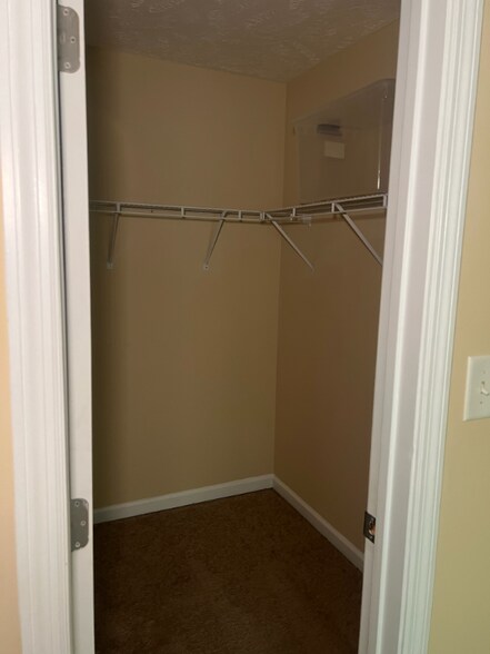 Building Photo - 916 Cora Lee Dr