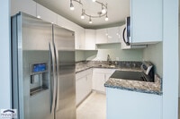 Building Photo - 909 Kahuna Ln