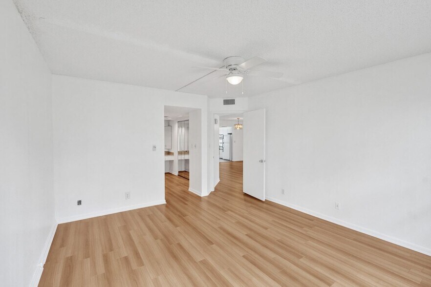 Building Photo - 1501 Cayman Way