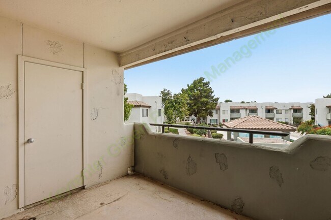 Building Photo - Freshly Updated 2-Bedroom Condo in Gated Lakeshore at Andersen Springs – New Paint & New Carpet!