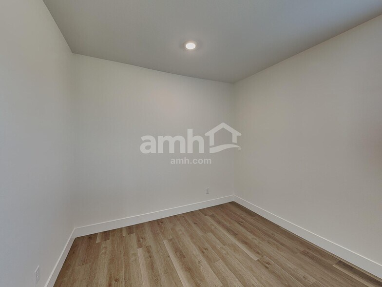 Building Photo - 677 Crimson Flare Ct