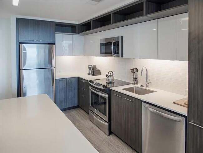 Building Photo - 11911 Freedom Dr