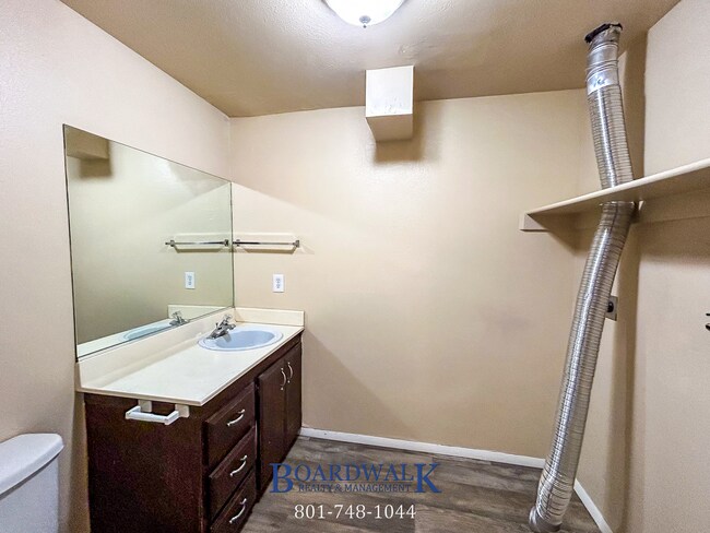 Building Photo - 661/663 N 980 W