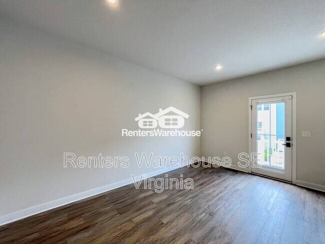 Building Photo - 1724 Defiance Dr