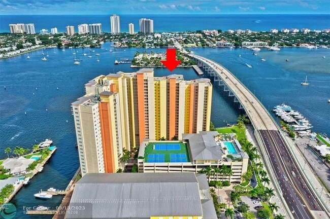 Building Photo - 2640 Lake Shore Dr