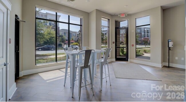 Building Photo - 16408 Holly Crest Ln