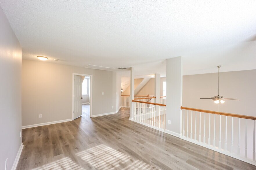 Building Photo - 7601 Hilltop Way