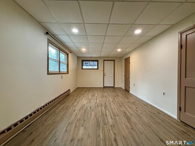 Building Photo - 41 Waterbury Rd