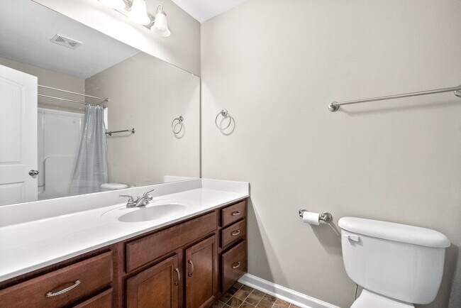 Building Photo - Updated Townhome near Tennova Hospital