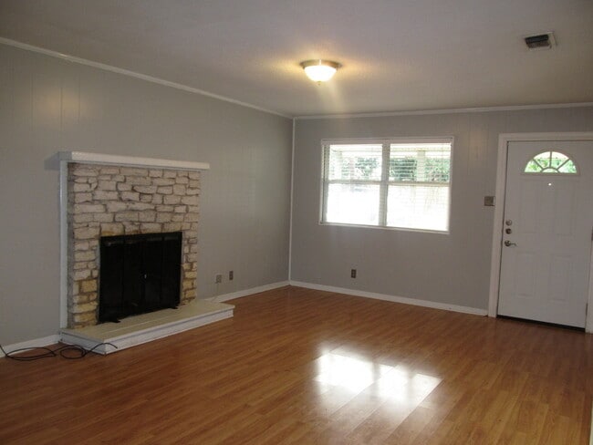 Building Photo - 3 BEDROOM, BELTON ISD