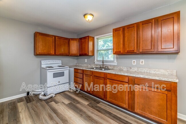 Building Photo - 2139 W Gilbert Ln