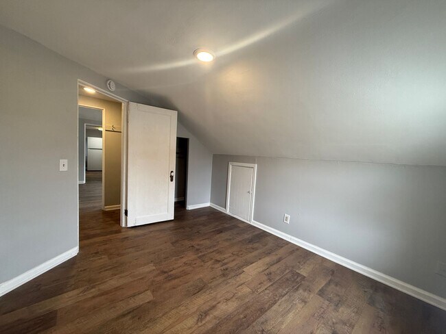 Building Photo - 407 N 12th St