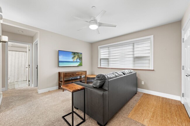 Building Photo - 2 Bed / 2 Bath Bridge-Level Condo with Ocean View & 2 parking stalls