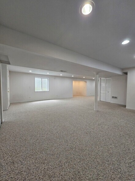 Building Photo - 420 Merry Oaks Rd