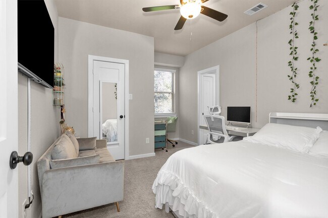 Building Photo - 579 Longleaf Pine Dr