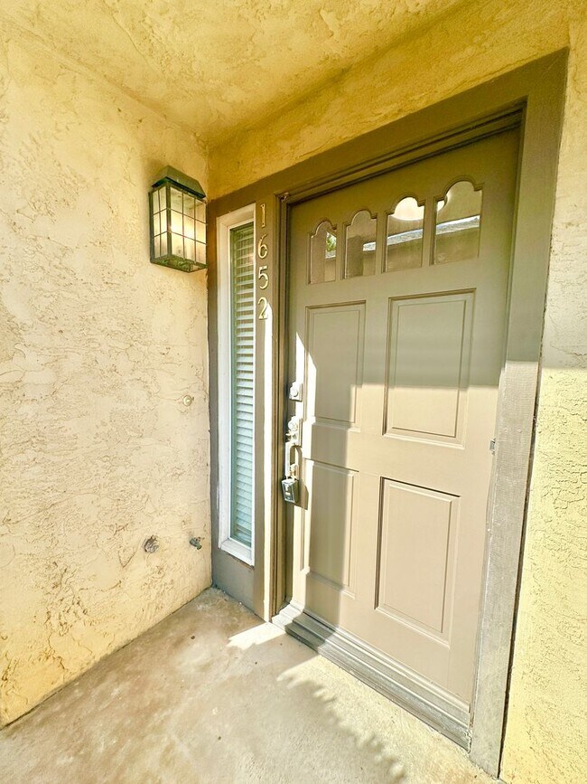 Building Photo - 1652 Pala Lake Dr