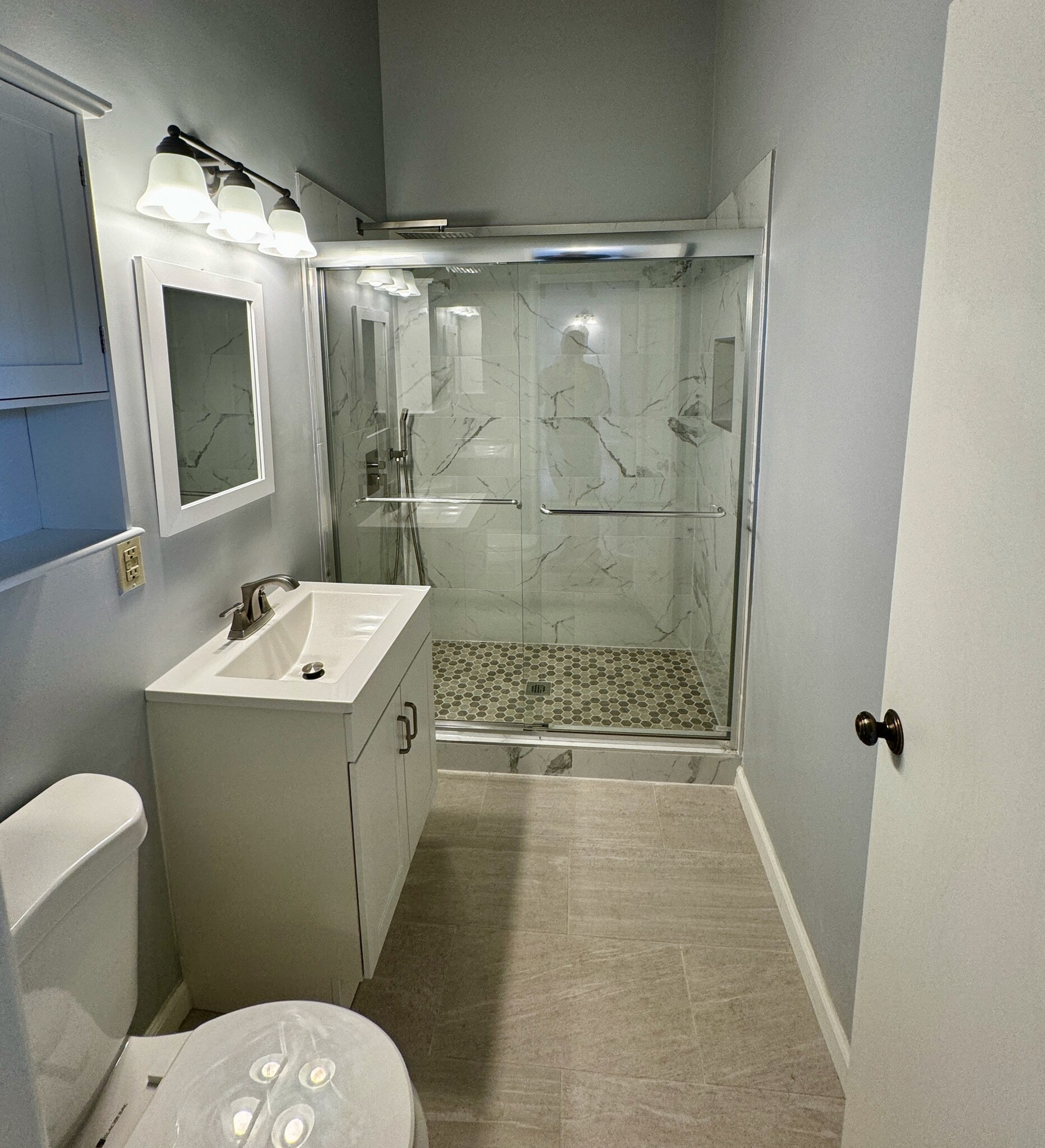 Bathroom - 1551 Yale St