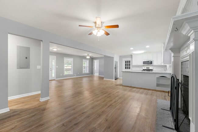 Building Photo - 1300 Milstead Ave NE