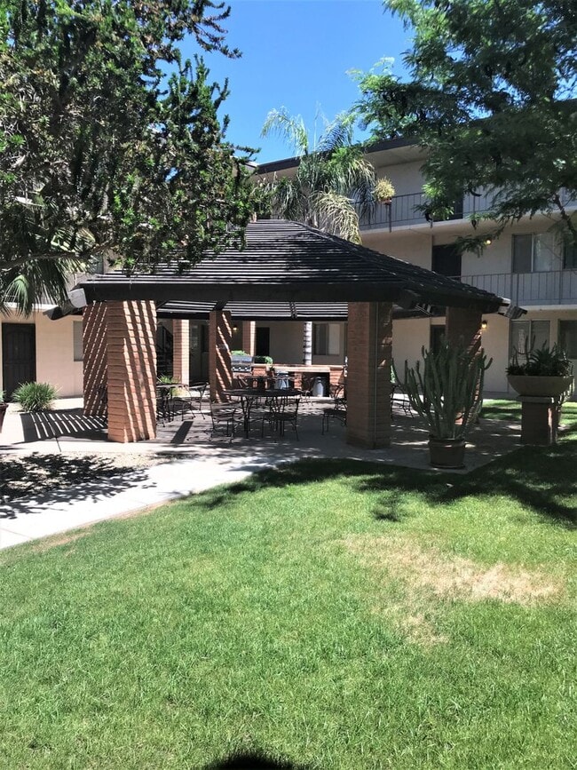 Building Photo - **FABULOUS- 1br/1ba CONDO (CAMELBACK & ARCADIA)