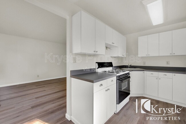 Building Photo - 125 W F St