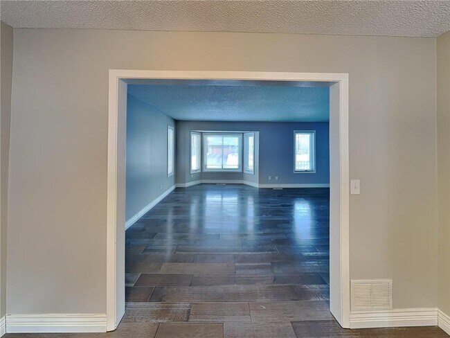 Building Photo - 11893 Dunhill Rd